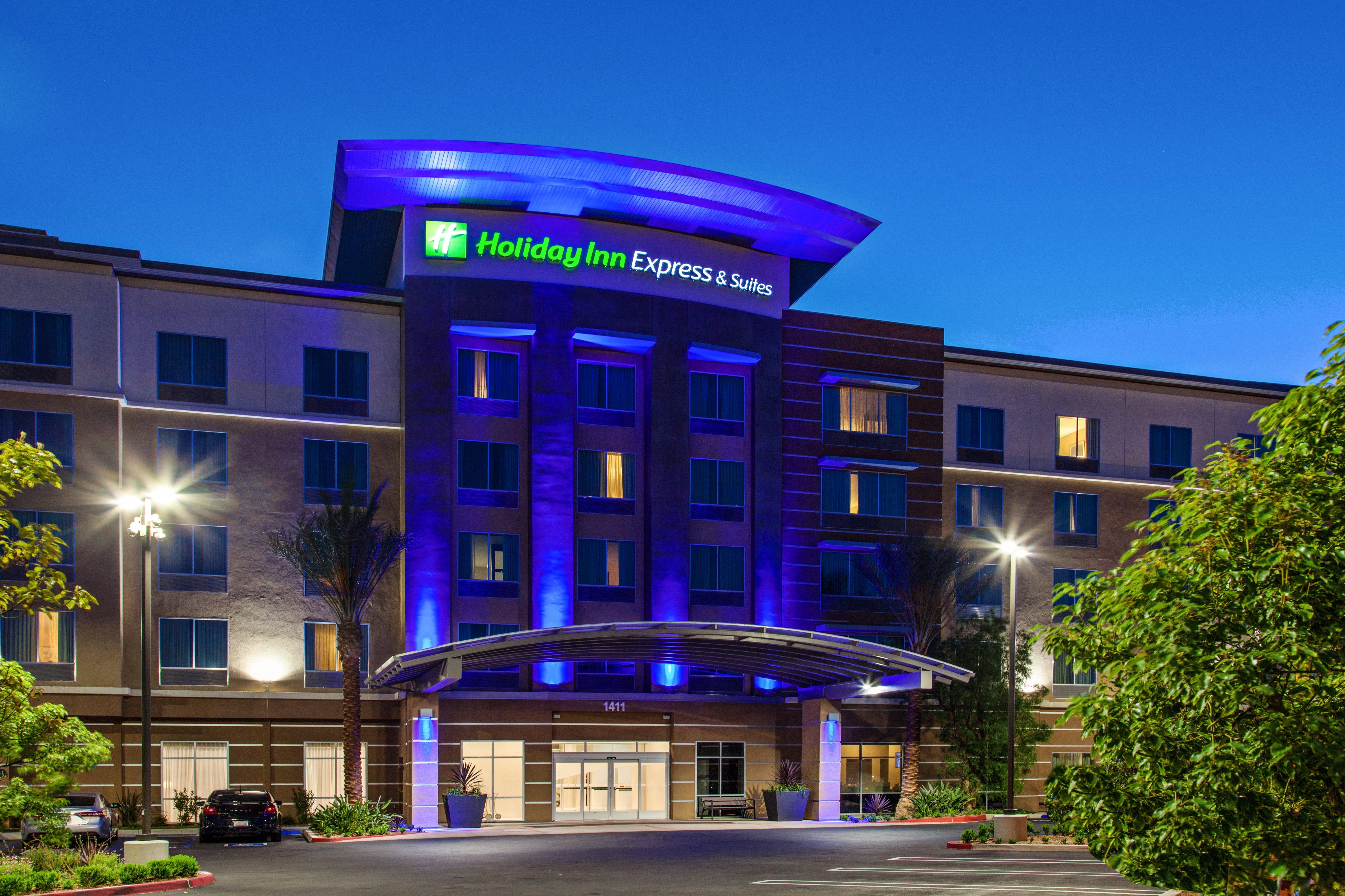 Holiday Inn Express & Suites Anaheim Resort Area By Ihg Exterior foto